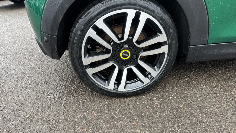 MINI Hatchback 135kW Cooper S Level 2 33kWh 3dr Auto Electric Hatchback